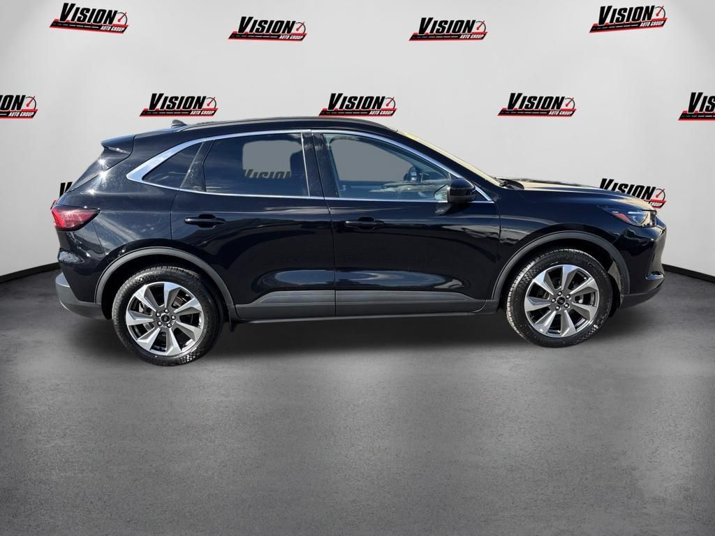 Used 2025 Ford Escape Platinum AWD/4WD image 6