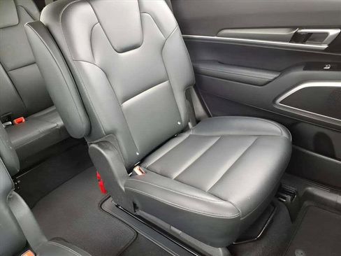 Used 2022 Kia Telluride S image 18