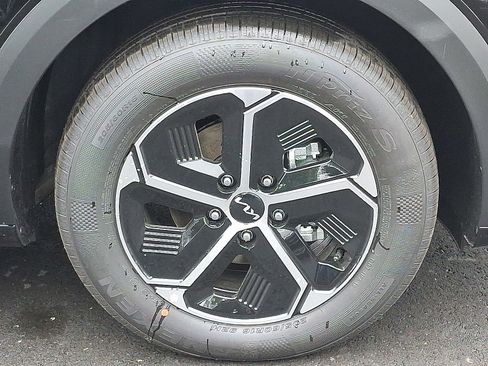 New 2025 Kia Niro EX image 5