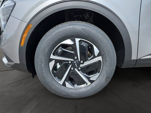 Used 2025 Kia Sportage LX image 14
