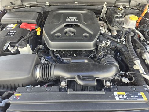 Used 2021 Jeep Wrangler Unlimited Sahara w/ Cold Weather Group image 33