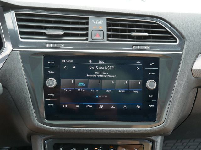 Certified 2024 Volkswagen Tiguan SE w/ Panoramic Sunroof Package AWD/4WD image 28