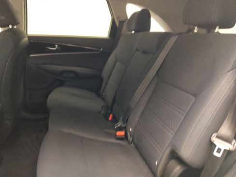 Used 2019 Kia Sorento AWD V6 image 18