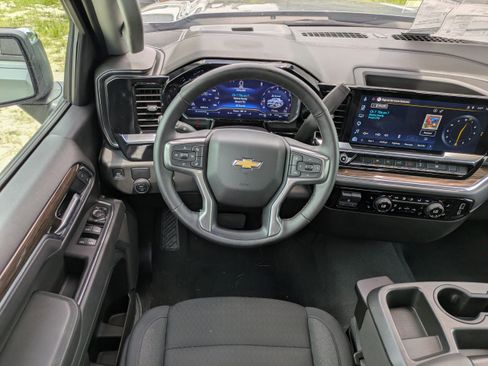 Used 2025 Chevrolet Silverado 1500 LT RWD image 15