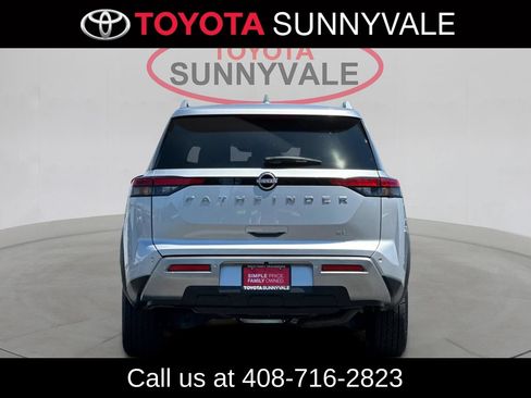 Used 2025 Nissan Pathfinder SL FWD image 8