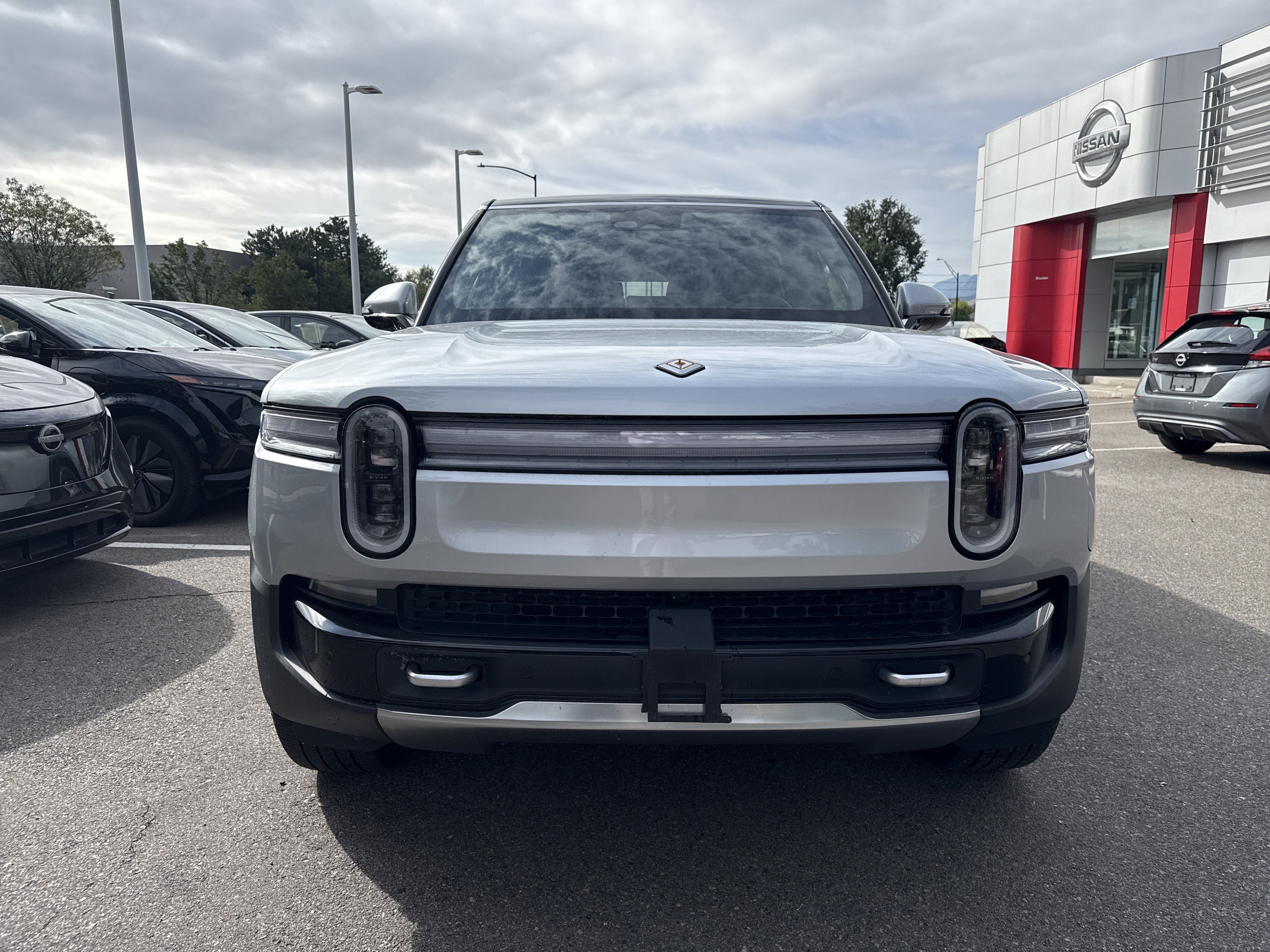 Used 2025 Rivian R1S Adventure Dual AWD/4WD image 2