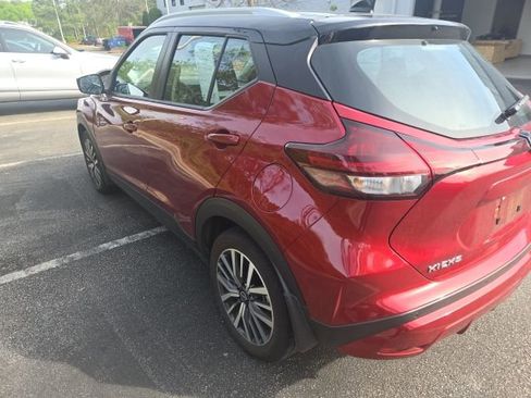 Used 2023 Nissan Kicks SV image 3