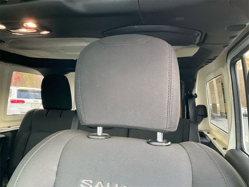 Used 2020 Jeep Wrangler Unlimited Sahara image 18