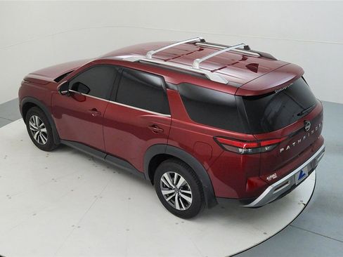 Used 2024 Nissan Pathfinder SL image 14