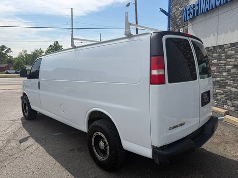 Used 2018 Chevrolet Express 2500 Extended RWD image 10