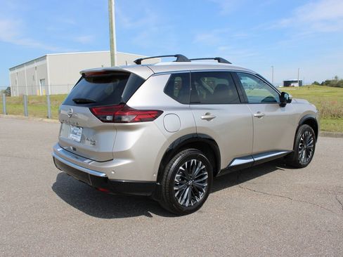 Used 2025 Nissan Rogue Platinum AWD/4WD image 19
