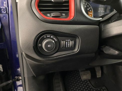 Used 2016 Jeep Renegade Trailhawk image 25