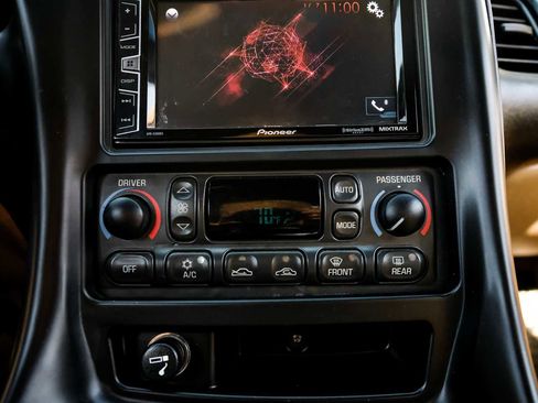 Used 2004 Chevrolet Corvette Coupe w/ Roof Package image 18