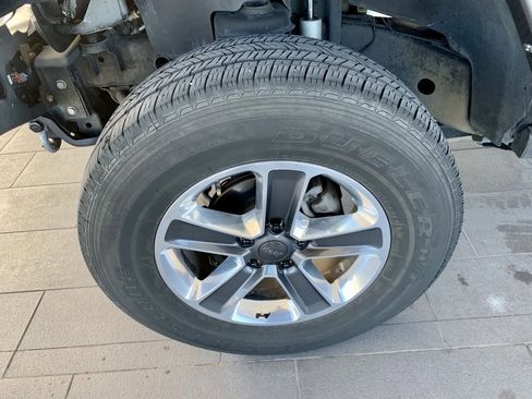 Used 2017 Jeep Wrangler Unlimited Sahara image 9