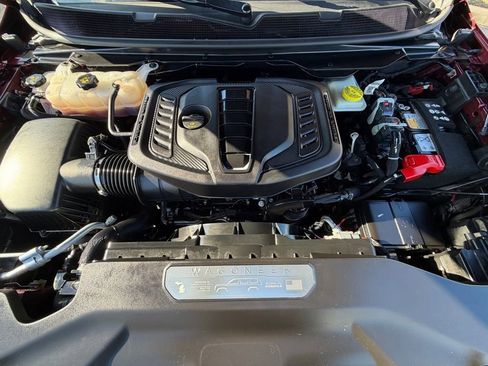 Certified 2024 Jeep Wagoneer Series III image 16