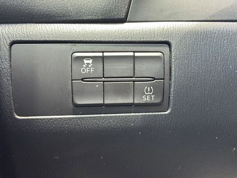 Used 2018 MAZDA MAZDA3 Sport image 33