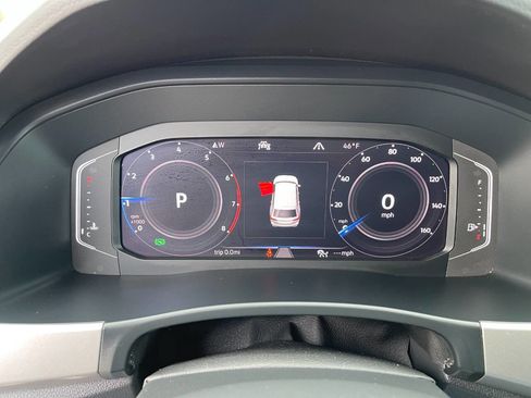 Used 2021 Volkswagen Atlas SEL Premium image 19