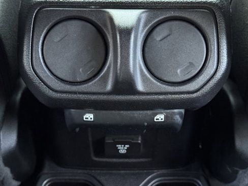 Used 2021 Jeep Gladiator Sport image 30