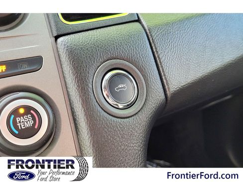 Used 2018 Ford Taurus SEL image 25