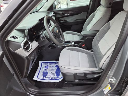 Used 2025 Chevrolet TrailBlazer LT w/ LT Cold Weather Package image 19