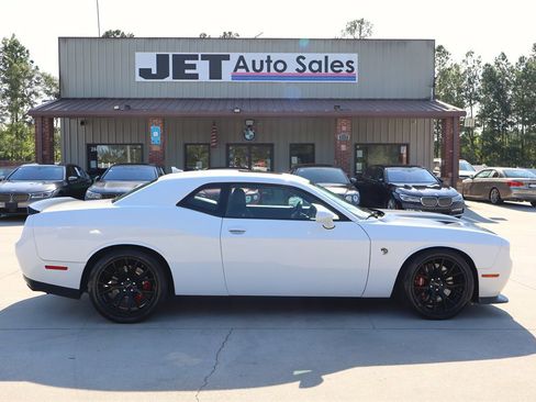 Used 2016 Dodge Challenger SRT Hellcat image 8