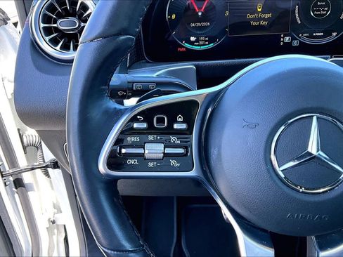 Used 2023 Mercedes-Benz EQB 300 4MATIC image 23