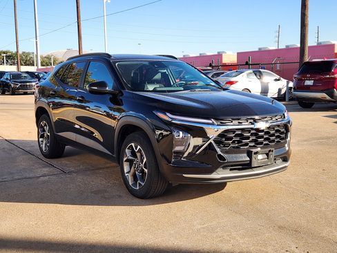 Used 2024 Chevrolet Trax LT image 4