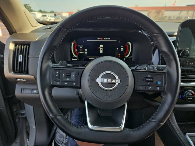 Used 2023 Nissan Pathfinder Platinum AWD/4WD image 14
