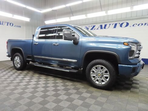 Used 2025 Chevrolet Silverado 3500 High Country w/ High Country Premium Package AWD/4WD image 3