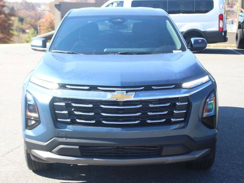 New 2026 Chevrolet Equinox LT image 2