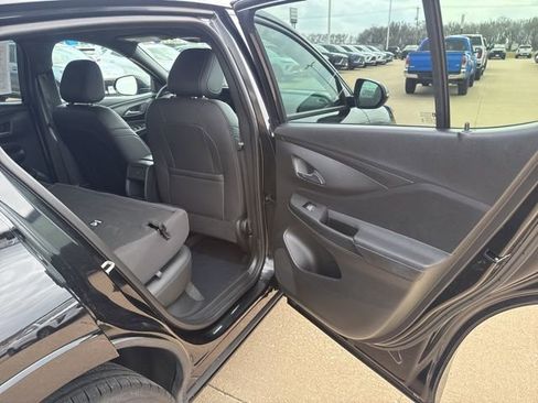 Used 2025 Buick Envista Sport Touring image 39