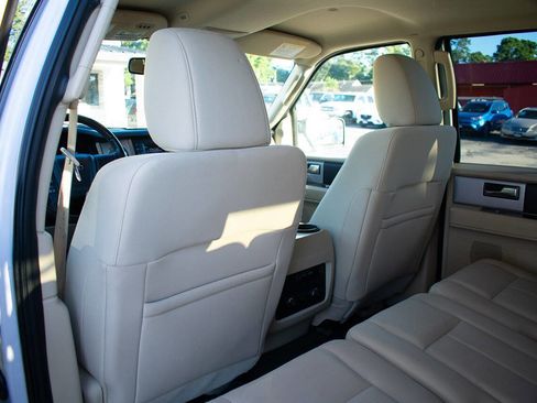 Used 2017 Ford Expedition XLT image 31