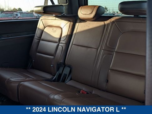 Used 2024 Lincoln Navigator L Reserve image 16