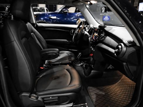Used 2021 MINI Cooper 2-Door Hardtop FWD image 25