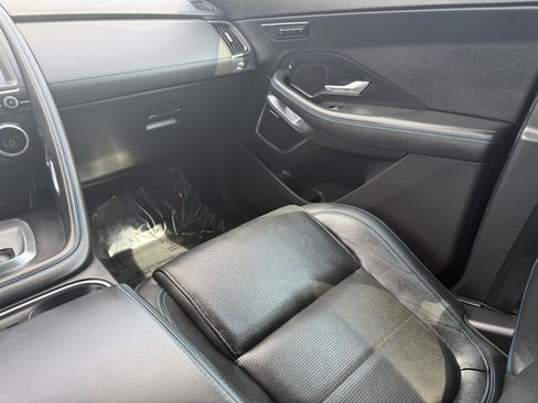 Used 2019 Jaguar E-PACE R-Dynamic SE image 29