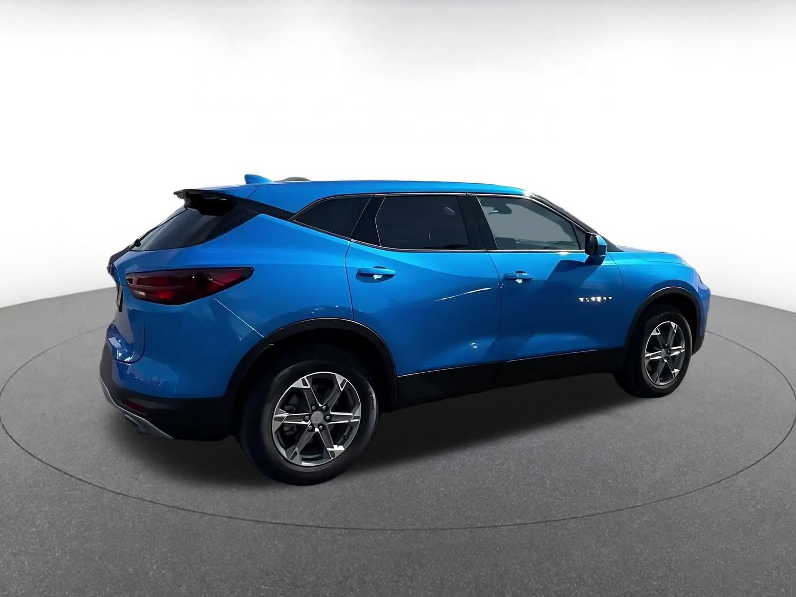 Used 2025 Chevrolet Blazer LT FWD image 13