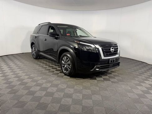 Used 2025 Nissan Pathfinder SV FWD image 5