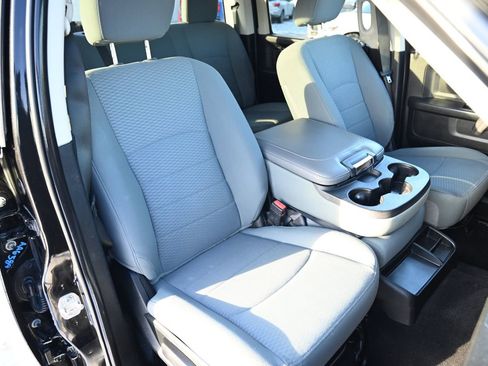 Used 2018 RAM 2500 Tradesman w/ Chrome Appearance Group image 40