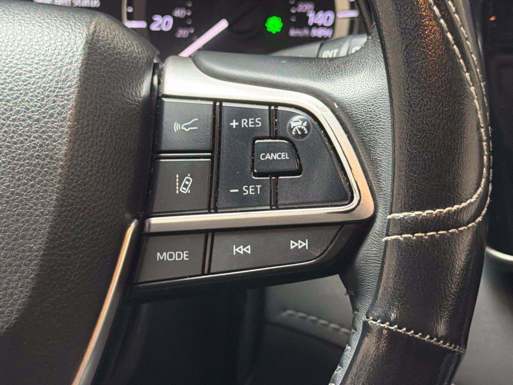 Used 2023 Toyota Highlander XLE FWD image 22