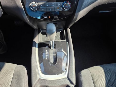 Used 2015 Nissan Rogue S AWD/4WD image 17