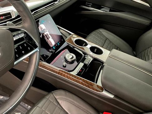 Used 2025 Cadillac Escalade Sport Platinum image 15