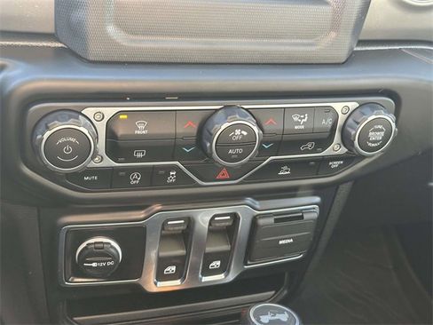 Certified 2022 Jeep Wrangler Sport S image 30