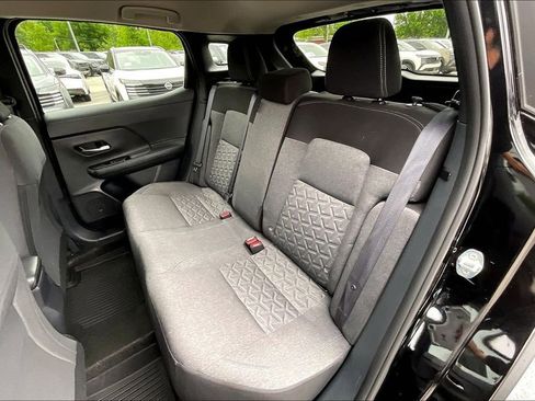 Certified 2025 Nissan Kicks SV AWD/4WD image 34