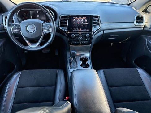 Certified 2022 Jeep Grand Cherokee Laredo X image 4