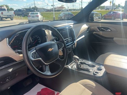 Used 2023 Chevrolet Traverse LS image 11