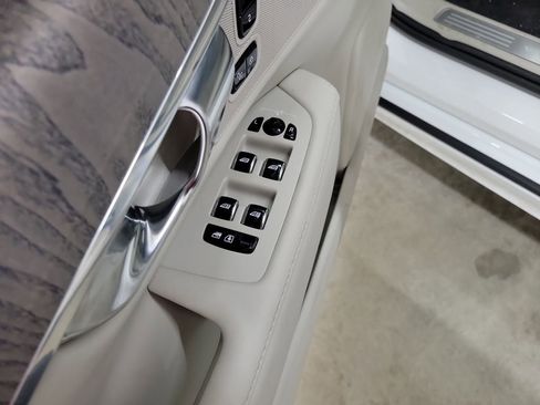 Used 2025 Volvo S90 B6 Plus image 22