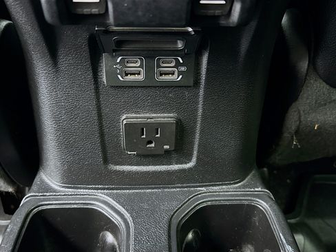 Used 2020 Jeep Gladiator Overland AWD/4WD image 16