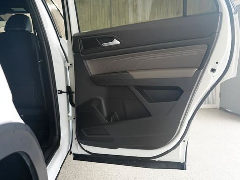 Used 2021 Volkswagen Atlas Cross Sport SE w/ Panoramic Sunroof Package FWD image 36