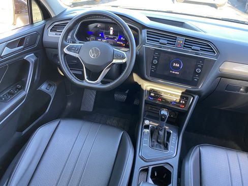 Used 2024 Volkswagen Tiguan SE image 13