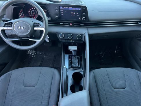 Used 2021 Hyundai Elantra SE image 4